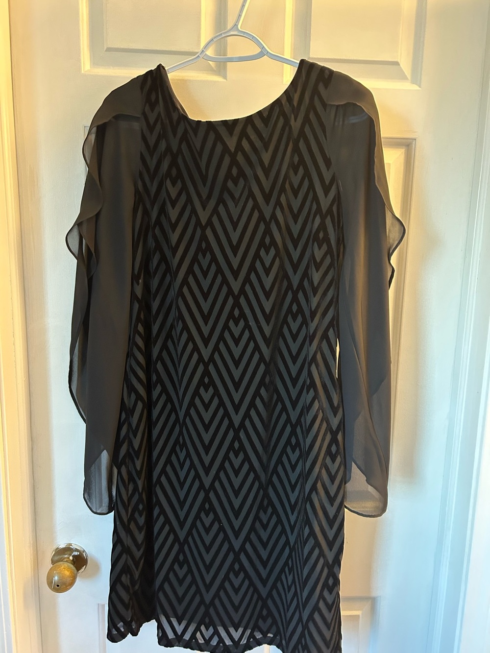 Donna Ricco Black Geometric Burnout Long-Sleeve Dress